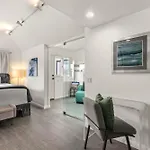 Chic La Jolla Studio Steps To Ocean & Dining