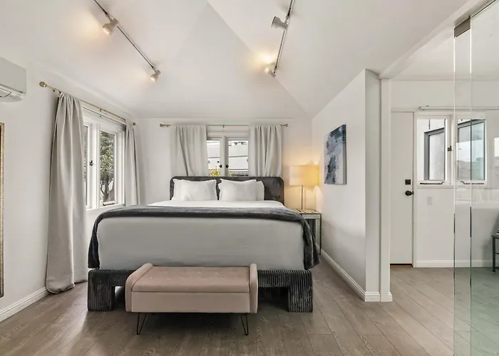 Chic La Jolla Studio Steps To Ocean & Dining